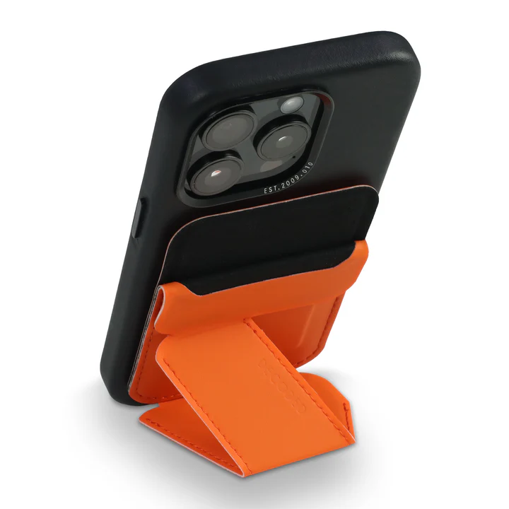 Decoded Magnetisk kortholder i silikon med stativ - Apricot