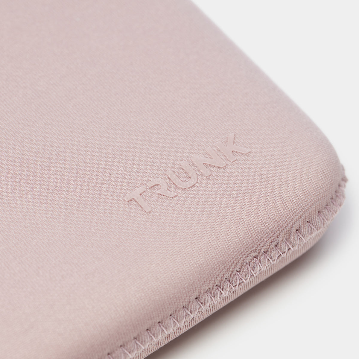 Trunk Neoprene Mappe til MacBook 13" - Cameo Rose